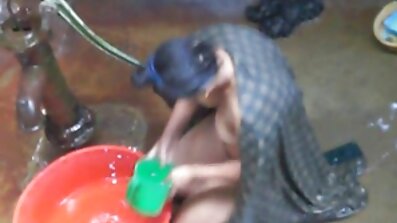 Довбає зверху