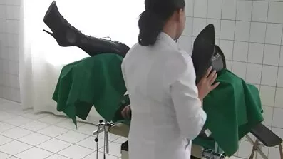 Чортова український секс відео Принцеса та її чарівні дівчата