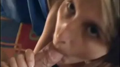 Брюнетку в червоній секс відео по українськи сукні трахнули в анал