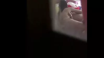 По столу забралася в українські дівчата порно печеру красива дівчина