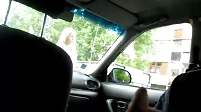 Красуня в трусиках трахає себе українське порно видео іграшкою