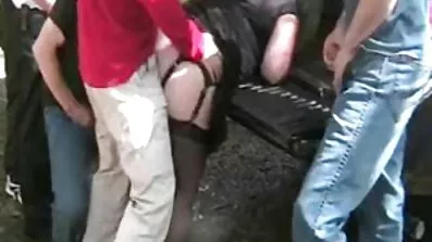 Хлопець з насолодою скінчив у свої українська парнуха світлі трусики