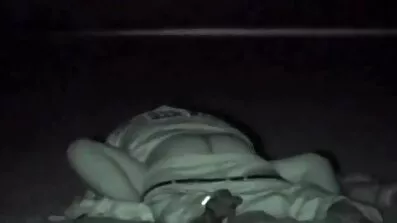 Шантаж бере грудасту дівчину на її ліжку український секс відео