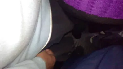 Дівчина з м'якими цицьками повільно мастурбує, перебираючи пальцями свій заточений порно український хон